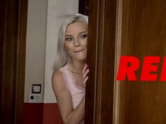 Blond, Schattig, Vingeren, Lesbisch, Likken, Anaal likken, Stiefmoeder, Tiener