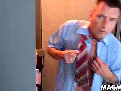 アナル, フェラチオ, イく瞬間, オランダ人, お金, オフィス, ストッキング, ユニフォーム