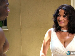 お尻, デカチン, 茶髪の, イく瞬間, バック, 異人種間, 熟年, 淫乱熟女