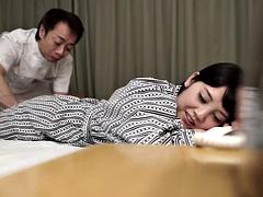 アジア人, 中出し, 浮気する, 指いじり, ホテル, マッサージ, 熟年, 妻