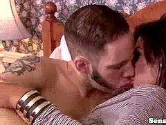 Couple, Tir de sperme, En levrette, Talons, Branler, Transsexuelle, Jarretelles