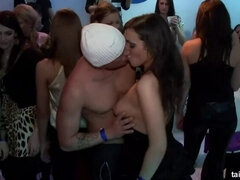 Grosser schwanz, Kehlenfick, Erotisch, Fetisch, Hd, Absätze, Party, Piercing