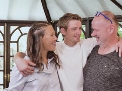 Nana, Grosse bite, Sucer une bite, Tchèque, Branlette thaïlandaise, Rasée, Étudiant, Adolescente