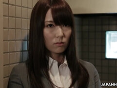 Asiatique, Gros cul, Gros seins, Sucer une bite, Brunette brune, Tir de sperme, Doigter, Plan cul à trois