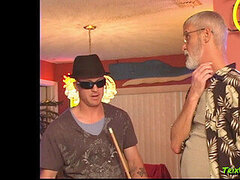 Любители, Бисексуалы, Минет, Сперма во рту, Домашнее видео, Оргии, Киски, Втроем