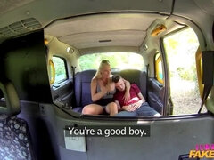 Enthousiasteling, Grote mammen, Rondborstig, Auto, Handbeurt, Buiten, Student, Tieten likken