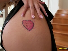 デカ尻, フェラチオ, 巨乳な, 顔射, 眼鏡, ラティーナ, なめる, オマンコ