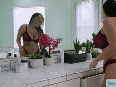 Tetas grandes, Morena, Tetona, Fetiche, Besar, Lesbiana, Coño, Juguetes