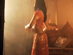 Brunette brune, Indienne