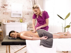 Tromperie, Hard, Interracial, Lesbienne, Léchez, Chatte, Cheveux courts, Plan cul à trois