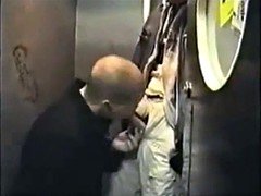 Pijpbeurt, Handbeurt, Openbaar