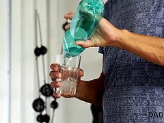 Sucer une bite, Tchèque, Papa, Léchez, Mature, Piscine, Fils, Adolescente