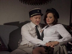 Gros cul, Grosse bite, Gros seins, Sucer une bite, Brunette brune, En levrette, Mère que j'aimerais baiser, Jarretelles