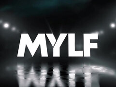 Большие сиськи, Грудастые, Семяизвержение, Глубокая глотка, Ласковые ручки, Милф, Натуральные сиськи, Сиськи