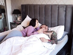 デカパイ, フェラチオ, 茶髪の, バック, 手コキする, なめる, 淫乱熟女, タトゥー