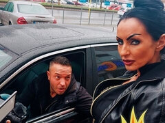 Большой член, Минет, В машине, Лизание, Милф, На публике, Киски, Тату