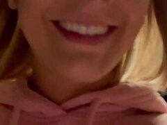 Amateur, Verga grande, Rubia, Mamada, Corridas faciales, Al aire libre, Público, Esposa