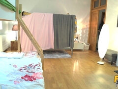 Tetas grandes, Checa, Corridas faciales, Sexo duro, Desnudo, Tetas naturales, Anilingus, Tatuaje