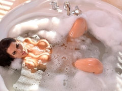 Salle de bains, Belle grosse femme bgf, Gros seins, Sucer une bite, Branlette thaïlandaise, Masturbation, Mère que j'aimerais baiser, Mouillée