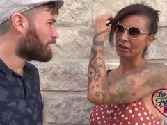 Enthousiasteling, Anaal, Bruinharig, Frans, Moeder die ik wil neuken, Slet, Tatoeage