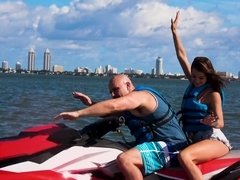 Amateur, Sucer une bite, Tir de sperme, En levrette, Plan cul à trois