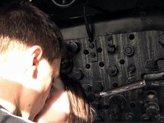 Leie, Braunhaarige, Paar, Hardcore, Öffentlich, Jungendliche (18+), Zug