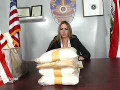 Amerikanisch, Blasen, Braunhaarige, Schwanz, Hundestellung, Absätze, Lingerie, Polizei