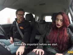 アナル, フェラチオ, 車, 気狂い, 指いじり, アウトドア, 赤毛, 濡れ