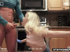 Mamada, Estilo perrito, Corridas faciales, Penetracion con puños, Cocina, Tetas naturales, Pov, Flaco