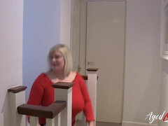 Tetas grandes, Mamada, Británico, Tetona, Sexo duro, Maduro, Tetas naturales, Tetas