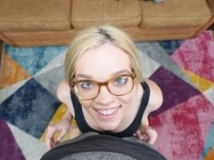 Blonde, Sucer une bite, Petit ami, En levrette, Rasée, Dénudage, Adolescente