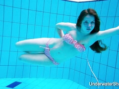 18 ans, Hd, Seins naturels, Piscine, Public, Softcore, Adolescente, Sous marin