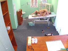 舐める尻, ブロンド, 医者, レズビアン, なめる, 看護婦, ユニフォーム, のぞき