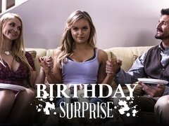 Gros cul, Blonde, Famille, 2 femmes 1 homme, Doigter, Masturbation, Seins naturels, Plan cul à trois