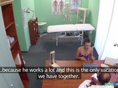 Pijpbeurt, Bedriegen, Lesbisch, Verpleegster, Kantoor, Kut duiken, Uniformpje, Bekijker