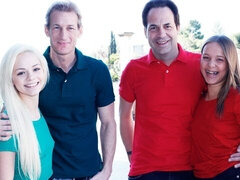 Cul, Chambre à dormir, Gros cul, Grosse bite, Sucer une bite, En levrette, Poilue, Adolescente