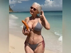 ビーチ, ビキニ, 巨乳な, 家族, お婆さん, 熟年, 裸, 禁句