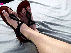 Tir de sperme, Pieds, Branlette thaïlandaise, Chaussures