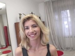 デカパイ, ブロンド, フェラチオ, チン, ハメ撮り, 靴, フェラする, タトゥー