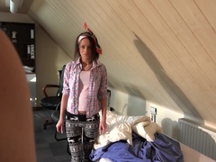 Chambre à dormir, Sucer une bite, Brunette brune, Branlette thaïlandaise, Léchez, Domestique, Dormant, Adolescente