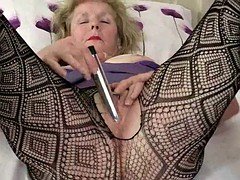 Britannique, Fétiche, Mamie, Masturbation, Mature, Mère que j'aimerais baiser