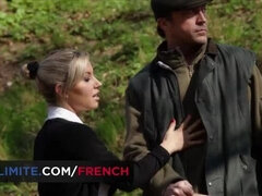 Grosse titten, Blasen, Braunhaarige, Vollbusig, Hochschule, Student, Flotter dreier, Uniform