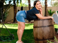 Belle grosse femme bgf, Sucer une bite, Brunette brune, En levrette, Grosse, Mère que j'aimerais baiser, Rasée, Nénés