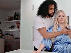 Tussi, Grosser schwanz, Grosse titten, Schwarz, Schwarz, Interrassisch, Milf, Tätowierung