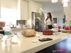 Gros seins, Sucer une bite, Plantureuse, Éjaculer dans la bouche, Famille, Mère que j'aimerais baiser, Maman, Tabou