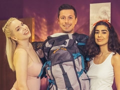 Cul, Gros seins, Sucer une bite, 2 femmes 1 homme, Hôtel, Lesbienne, Adolescente, Plan cul à trois