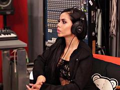 Lieveling, Grote kont, Grote lul, Pijpbeurt, Bruinharig, Interraciaal, Latijnse vrouw, Tieten likken