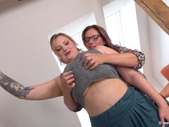 Gros seins, Blonde, Plantureuse, Médecin, Lesbienne, Mère que j'aimerais baiser, Seins naturels