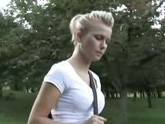Geweldig, Grote mammen, Blond, Pijpbeurt, Reusachtig, Natuurlijke tieten, Buiten, Tiener