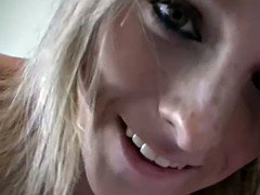 Enthousiasteling, Blond, Machine neuken, Masturbatie, Tiener, Speelgoed
